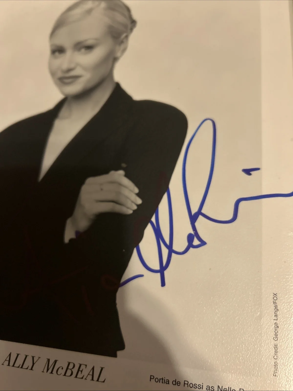 Porsche De Rossi — Portia De Rossi Autographed 8 X 10 Black-And-White Photo Ally Mcbeal, изображение 4