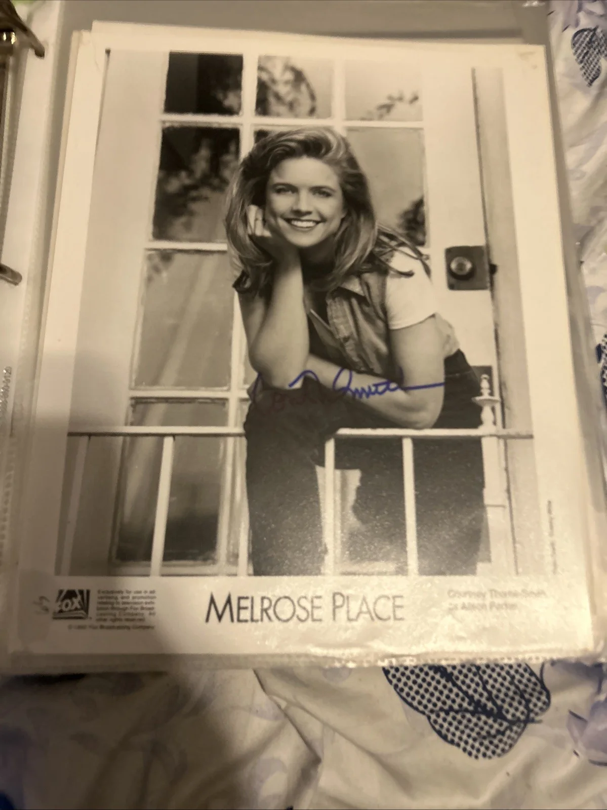 Courtney Thorne Smith — Courtney Thorne Smith Autographed 8 X 10 Black-And-White Photo Melrose Place, изображение 2