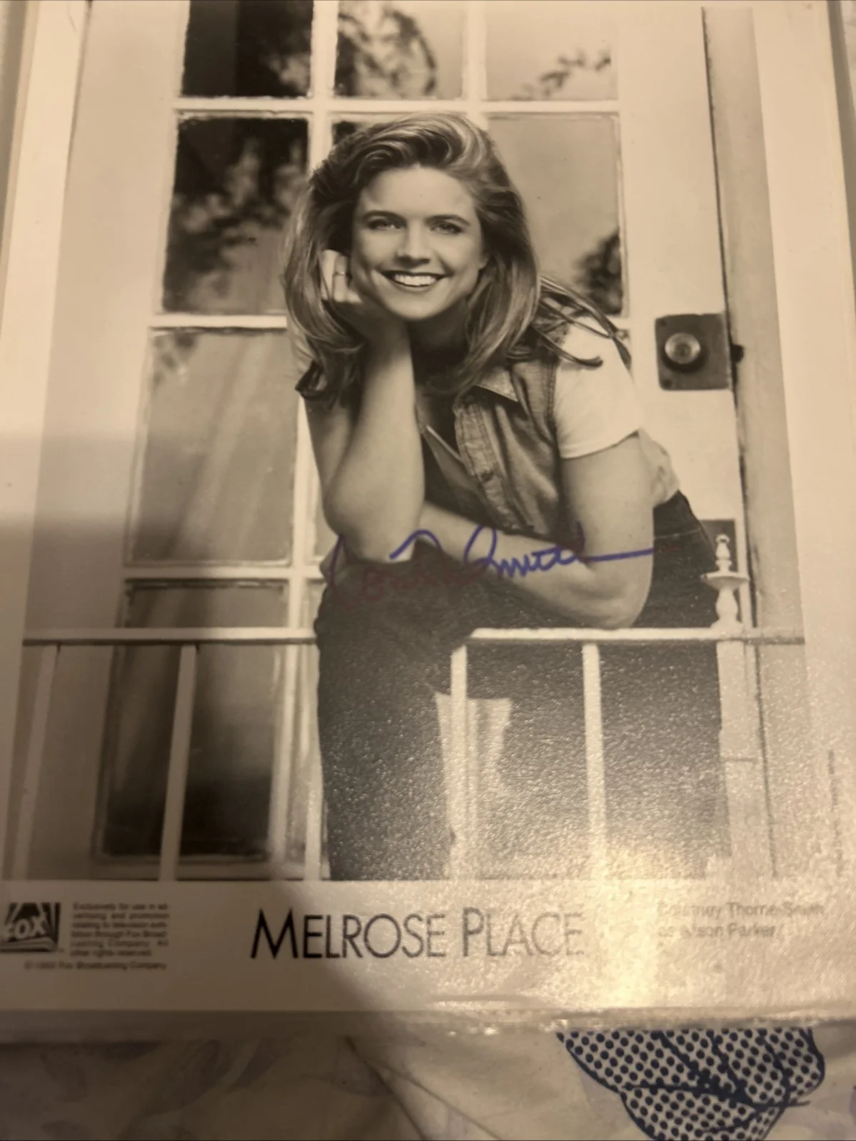 Courtney Thorne Smith — Courtney Thorne Smith Autographed 8 X 10 Black-And-White Photo Melrose Place, изображение 3