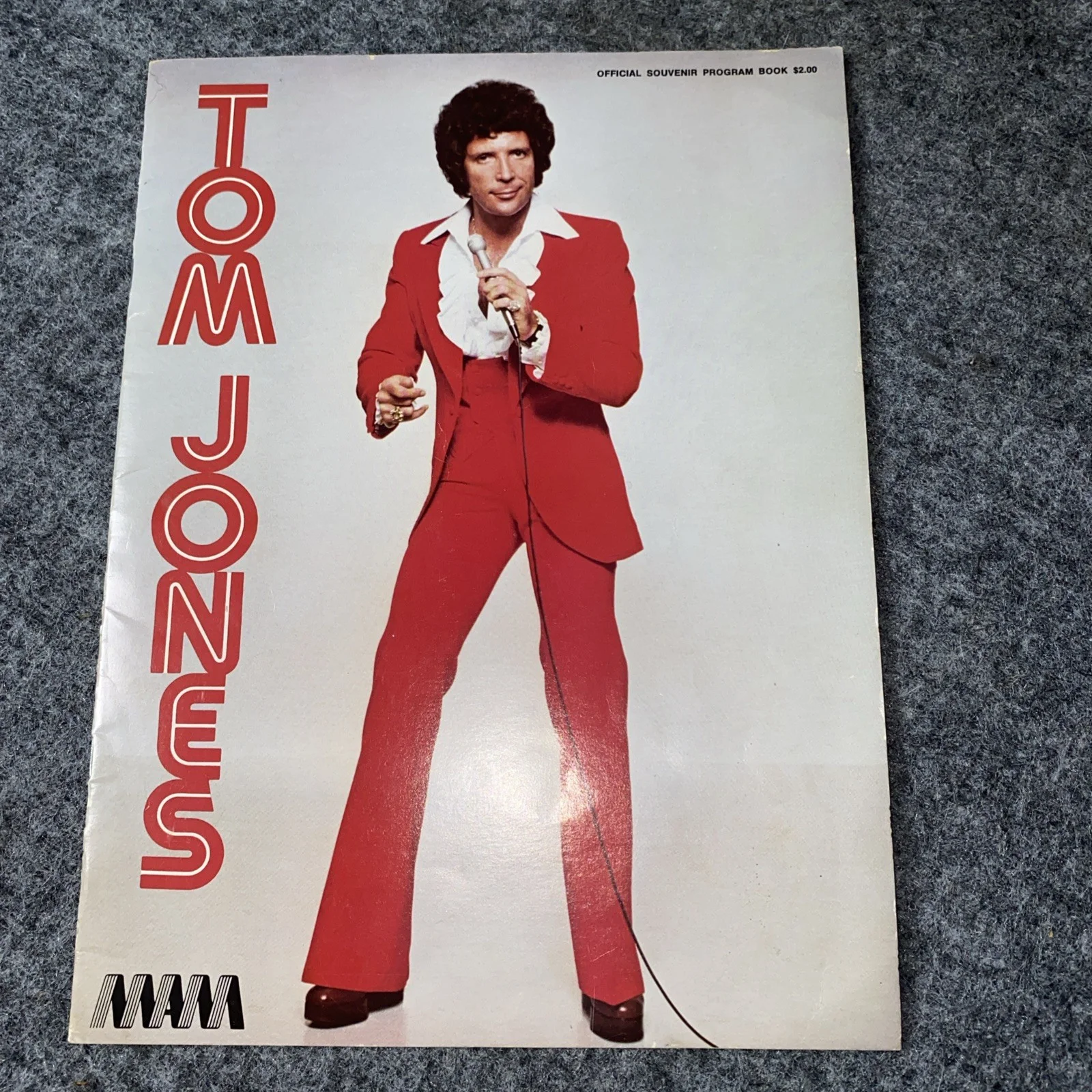 2 Signed Tom Jones 8x10 Autographed photos, Concert program 1970s Originals, изображение 3