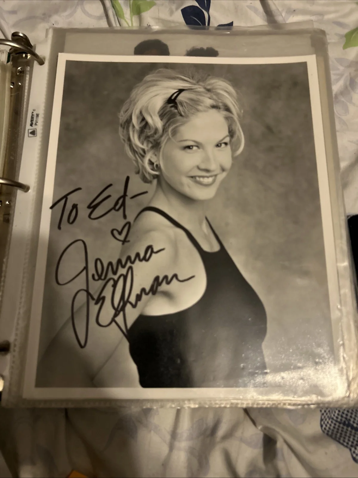 Jenna Elfman — Jenna Elfman Autographed 8x10 Black And White Photo