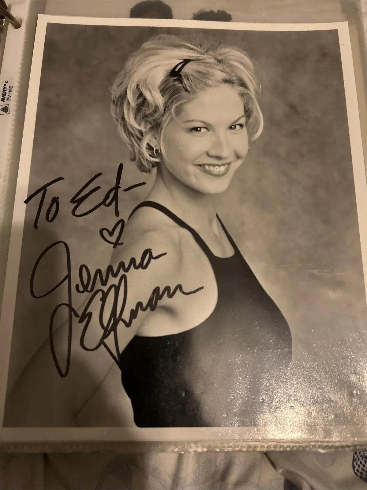 Jenna Elfman — Jenna Elfman Autographed 8x10 Black And White Photo, изображение 2