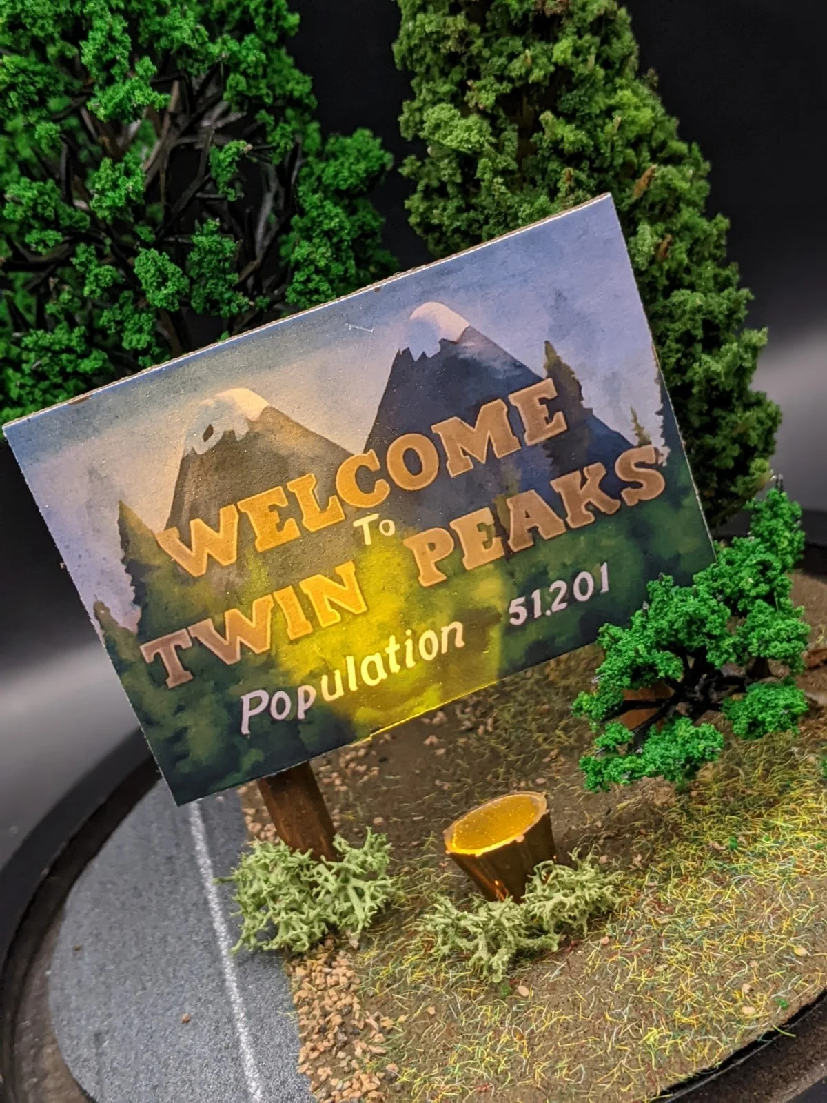 Welcome To Twin Peaks Diorama – Handmade Cult TV Collectible - Display Piece, изображение 3