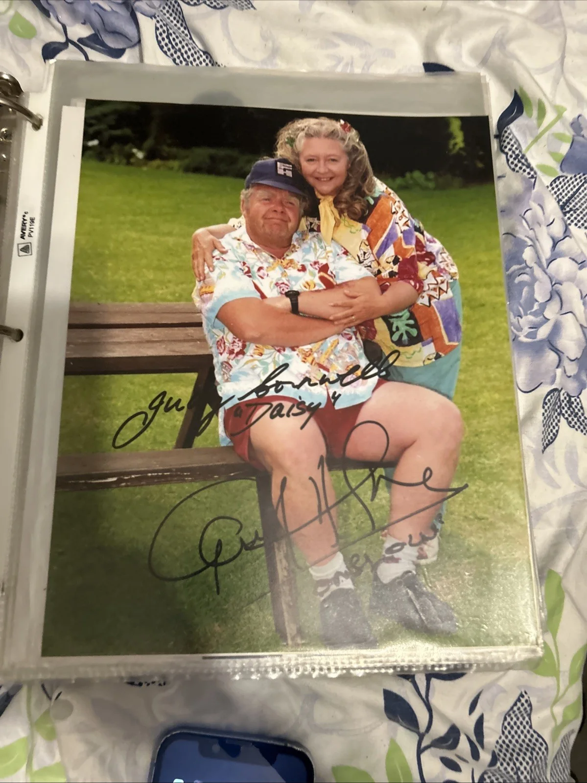 Geoffrey Hughes Judy Cornwell — Judy Cornwell And Geoffrey Hughes Autographed 8 X 10 Color Photo Happy Days, изображение 2