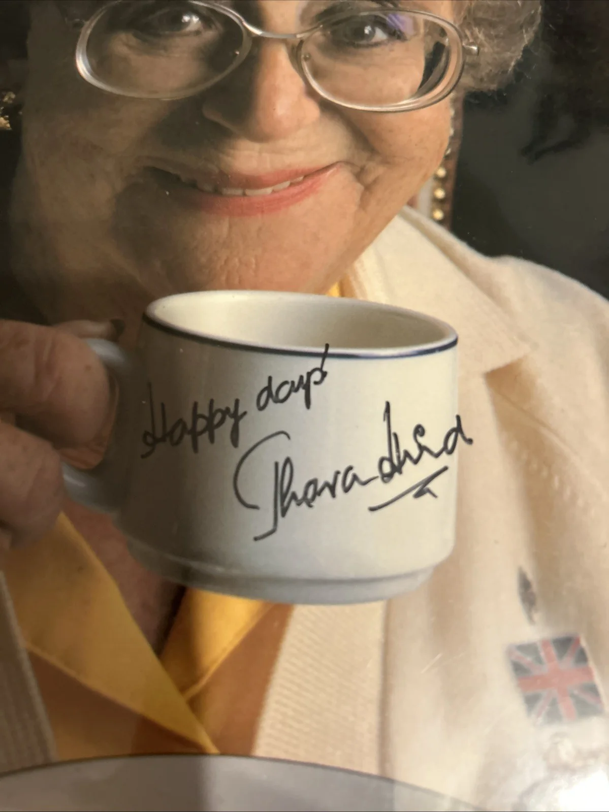 Thora Hird — Dame Thora Hird Autographed 8 X 10 Color Photo, image 3