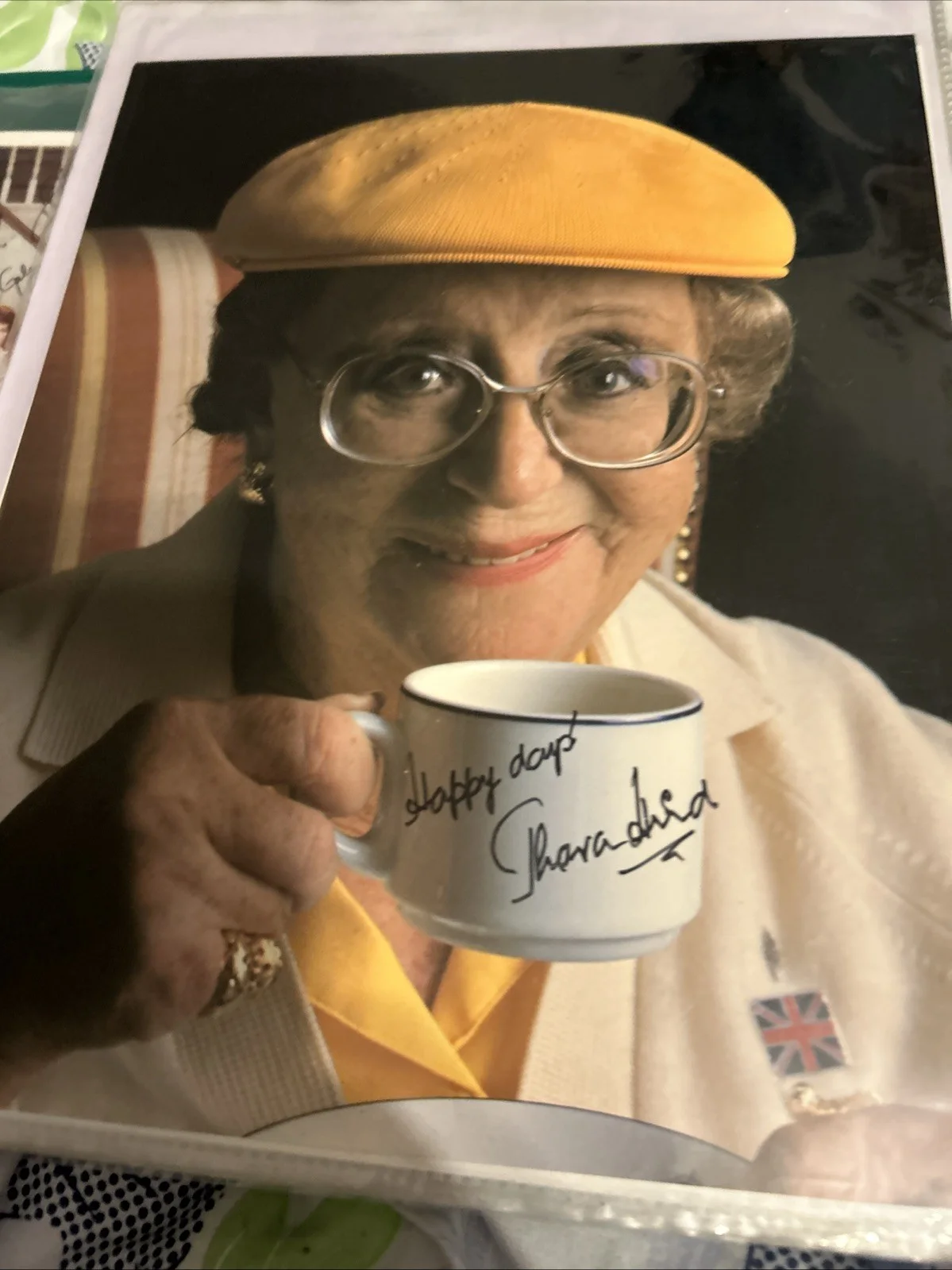 Thora Hird — Dame Thora Hird Autographed 8 X 10 Color Photo, image 4