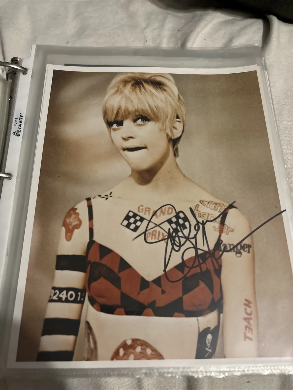 Goldie Hawn — Goldie Hawn Autographed 8 X 10 Color Photo Authentic
