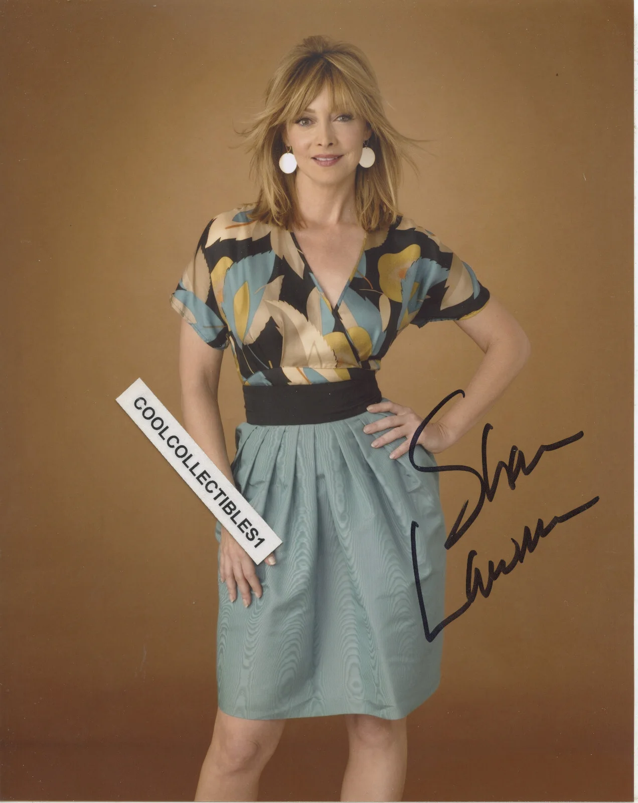 SHARON LAWRENCE — SHARON LAWRENCE of NYPD BLUE IN PERSON SIGNED 8X10 COLOR PHOTO COA "PROOF"