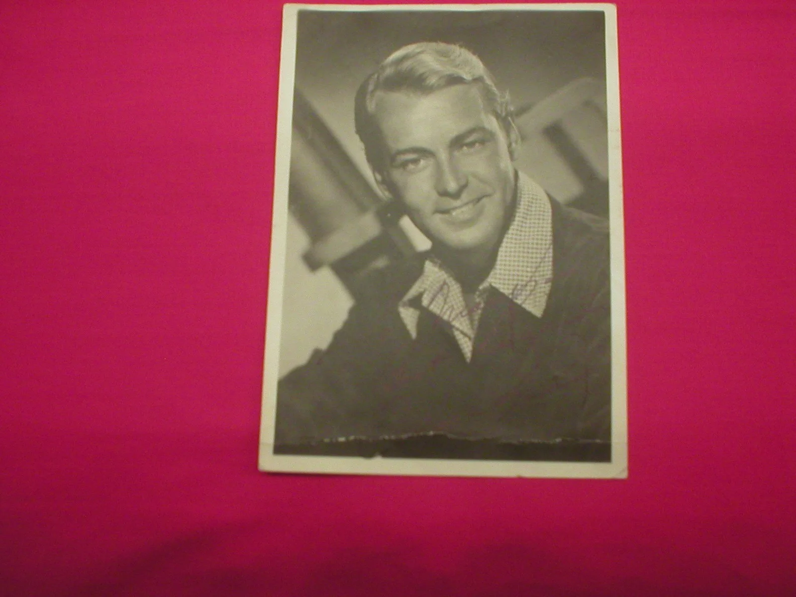 Alan Ladd — VINTAGE ALAN LADD SIGNED, AUTOGRAPHED & PERSONALIZED 5 X 7 PHOTO