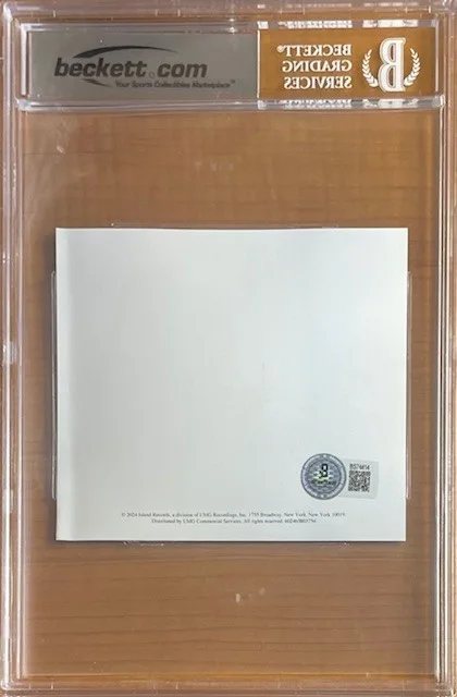 SABRINA CARPENTER SIGNED CD INSERT ENCAPSULATED BECKETT BAS BGS AUTOGRAPH AUTO, image 2