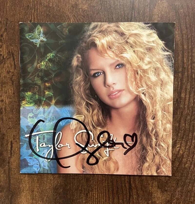 Taylor Swift — Taylor Swift Signed Autograph Self Titled Framed CD Display - Ready to Hang! JSA, image 2