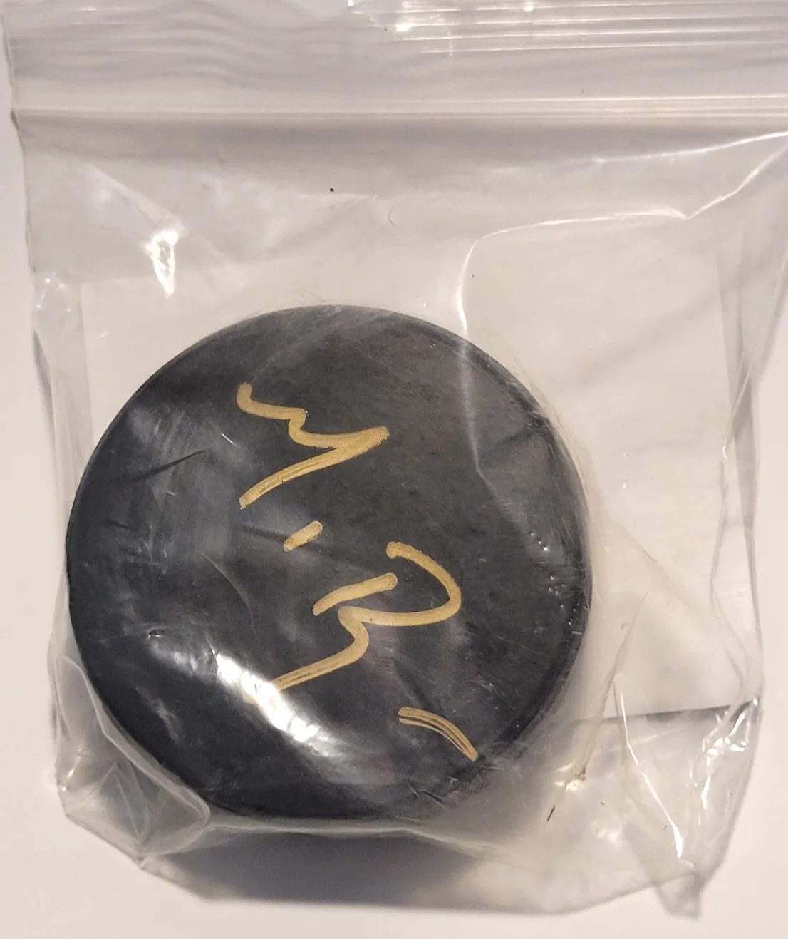 Matt Doherty — Signed Matt Doherty “Les Averman” Mighty Ducks Autographed Hockey Puck, изображение 2