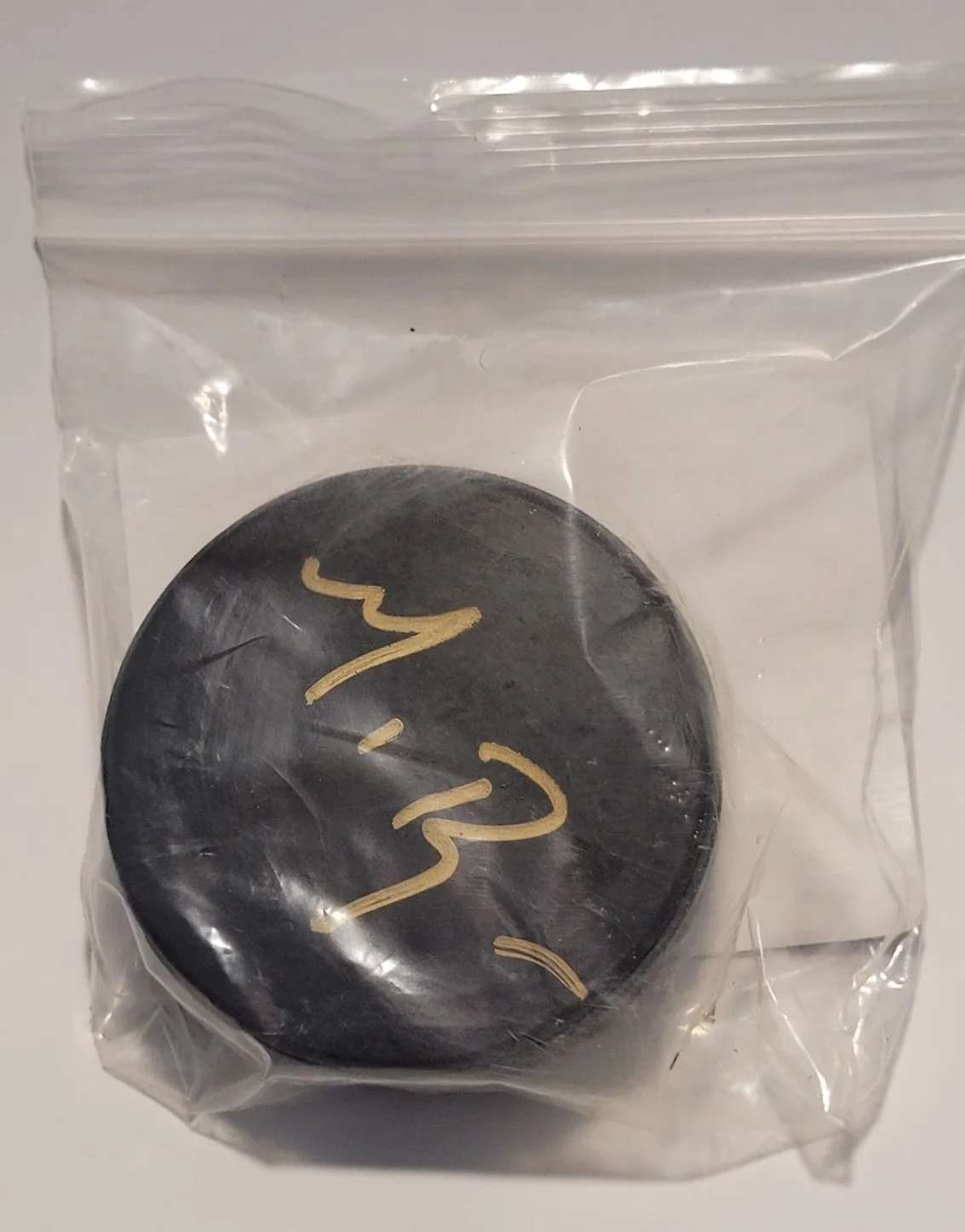 Matt Doherty — Signed Matt Doherty “Les Averman” Mighty Ducks Autographed Hockey Puck, изображение 4