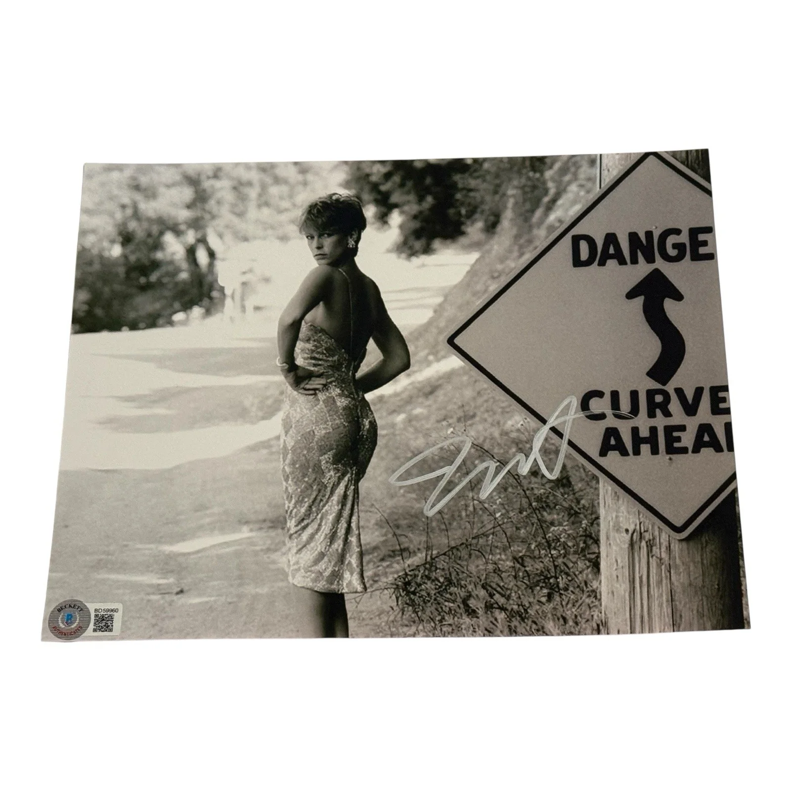 Jamie Lee Curtis — Jamie Lee Curtis Signed Autograph Halloween 8x10 Photo Beckett Michael Myers