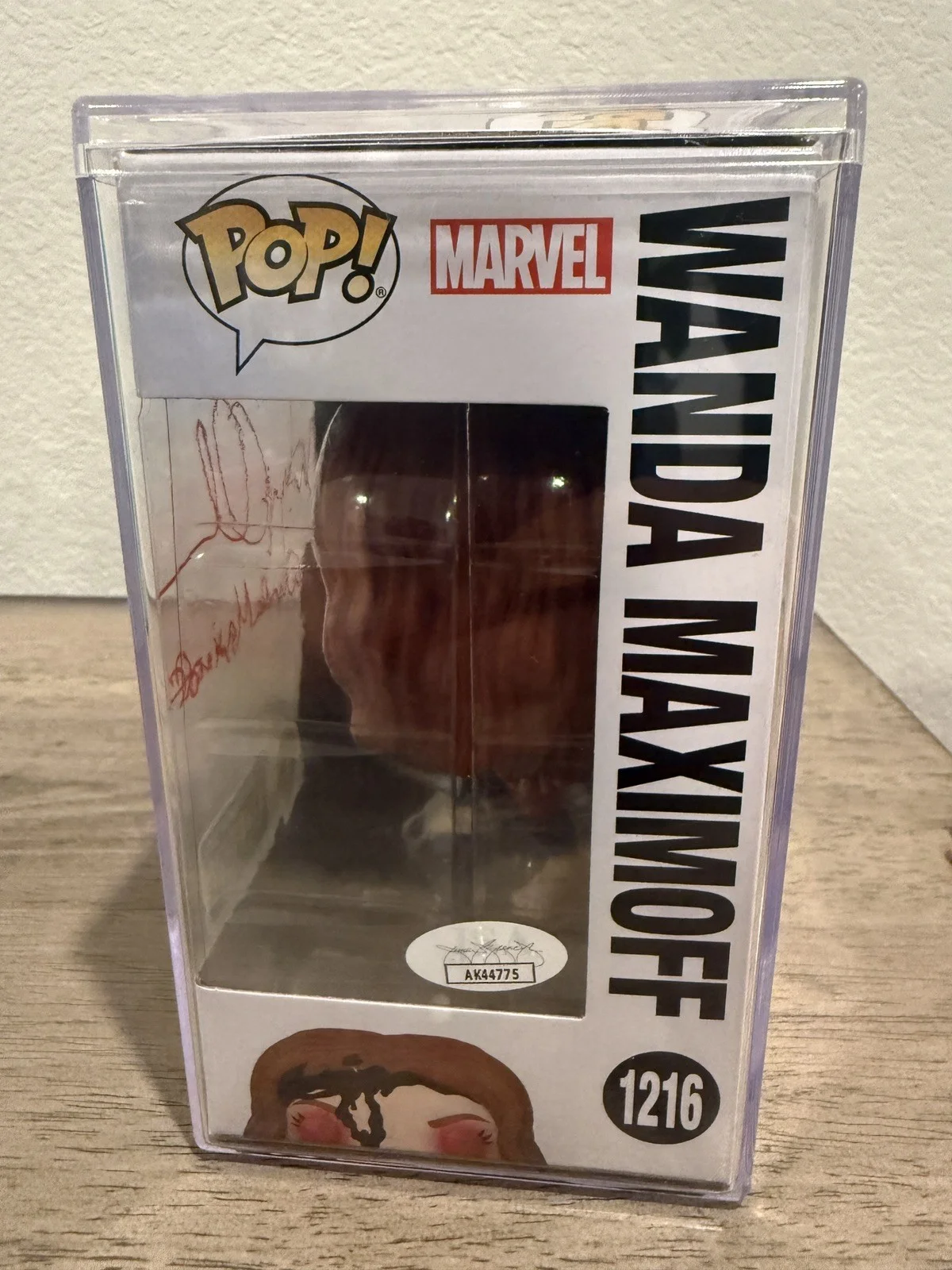 Elizabeth Olsen — Elizabeth Olsen Signed Scarlet Witch Red Eyes Funko w/Wanda Maximoff inscription, изображение 2