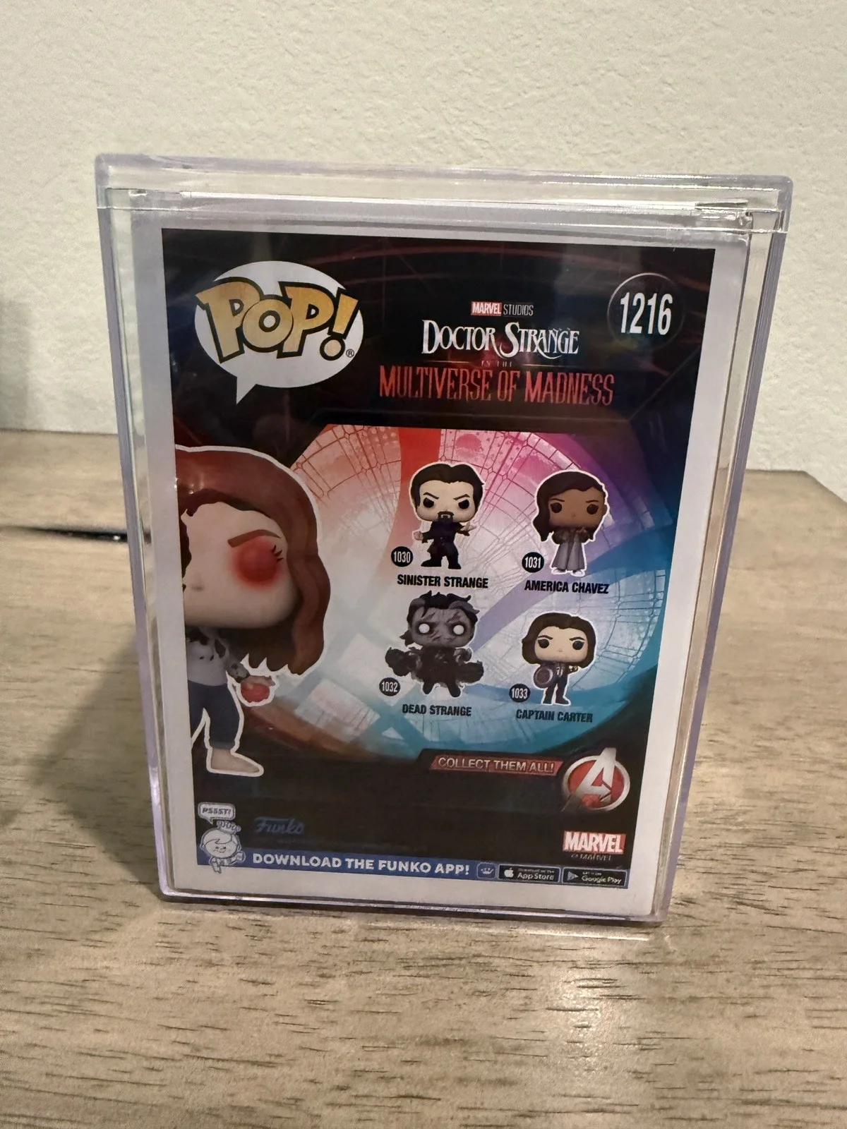 Elizabeth Olsen — Elizabeth Olsen Signed Scarlet Witch Red Eyes Funko w/Wanda Maximoff inscription, изображение 3