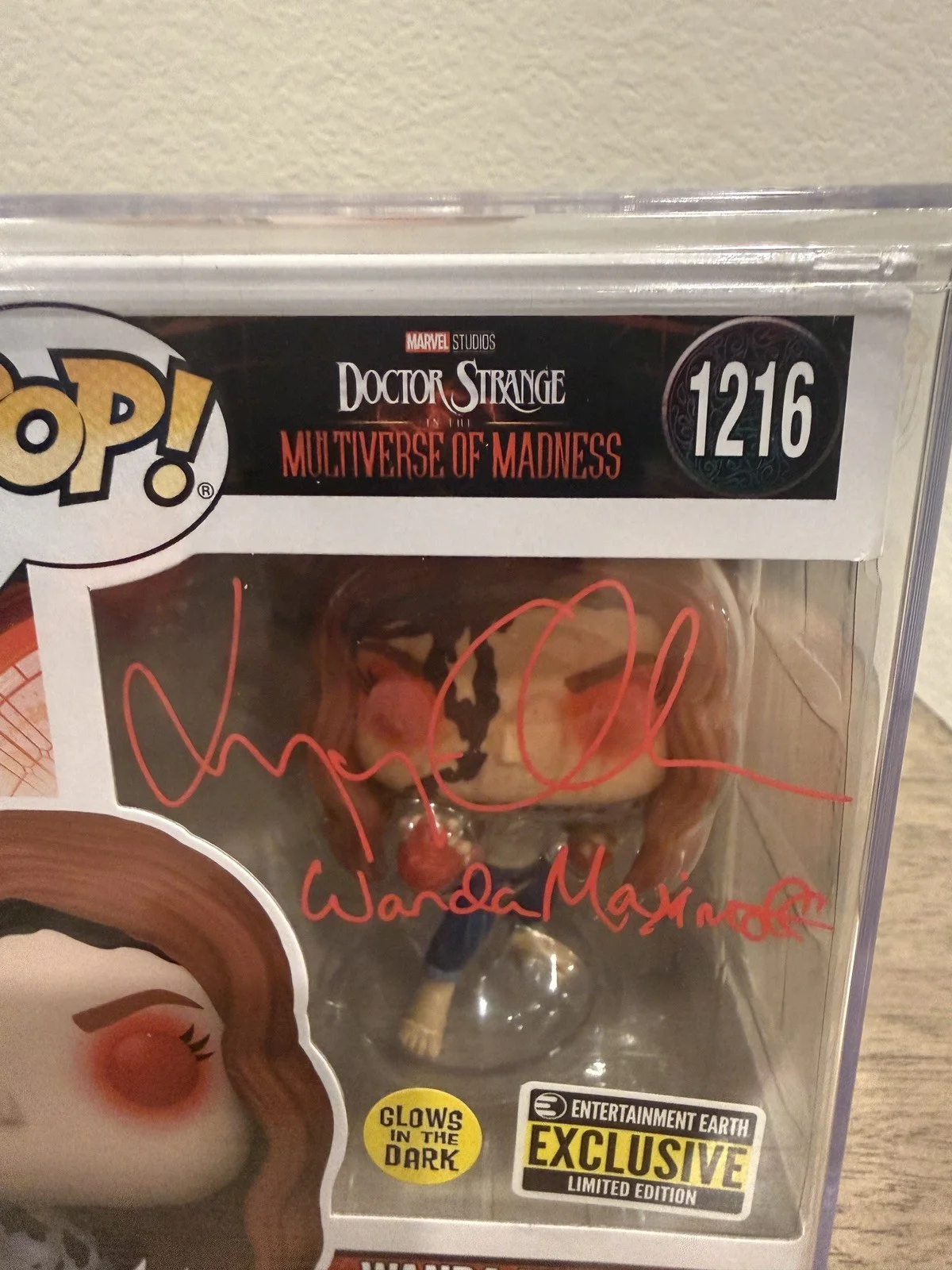 Elizabeth Olsen — Elizabeth Olsen Signed Scarlet Witch Red Eyes Funko w/Wanda Maximoff inscription, изображение 5