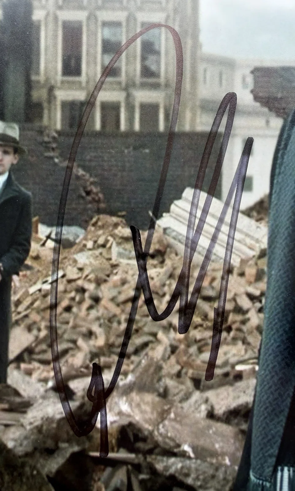 Colin Farrell “Percival Graves” Fantastic Beasts Signed Framed 16” X 12” Display, image 5