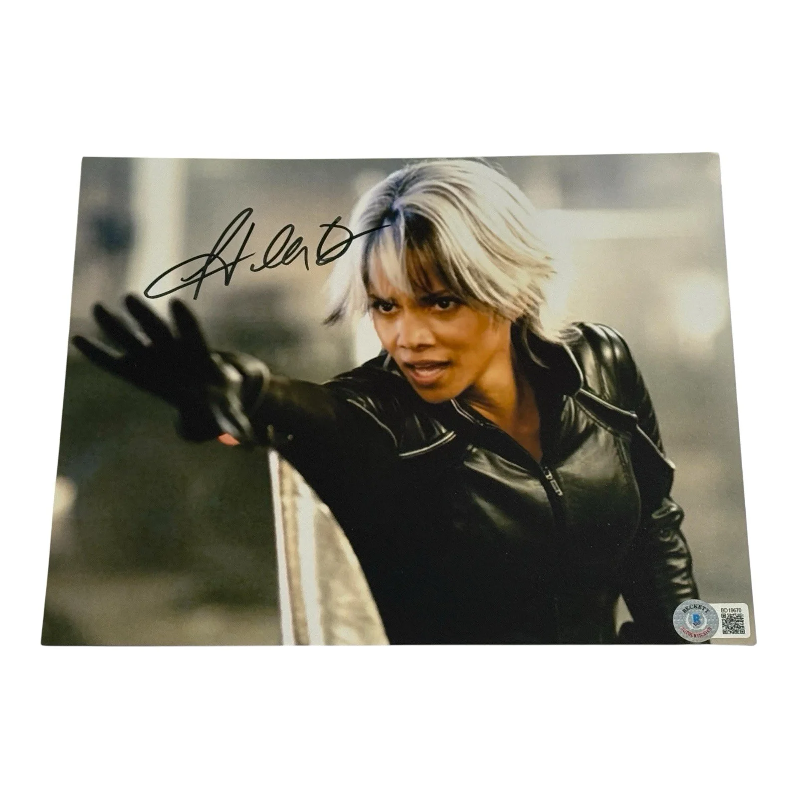 Halle Berry — Halle Berry X-men Signed Photo 8x10 Beckett BAS Certified Autographed Marvel