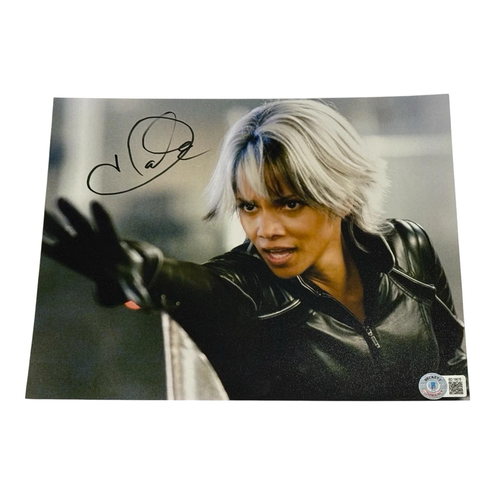 Halle Berry — Halle Berry X-men Signed Photo 8x10 Beckett BAS Certified Autographed Marvel
