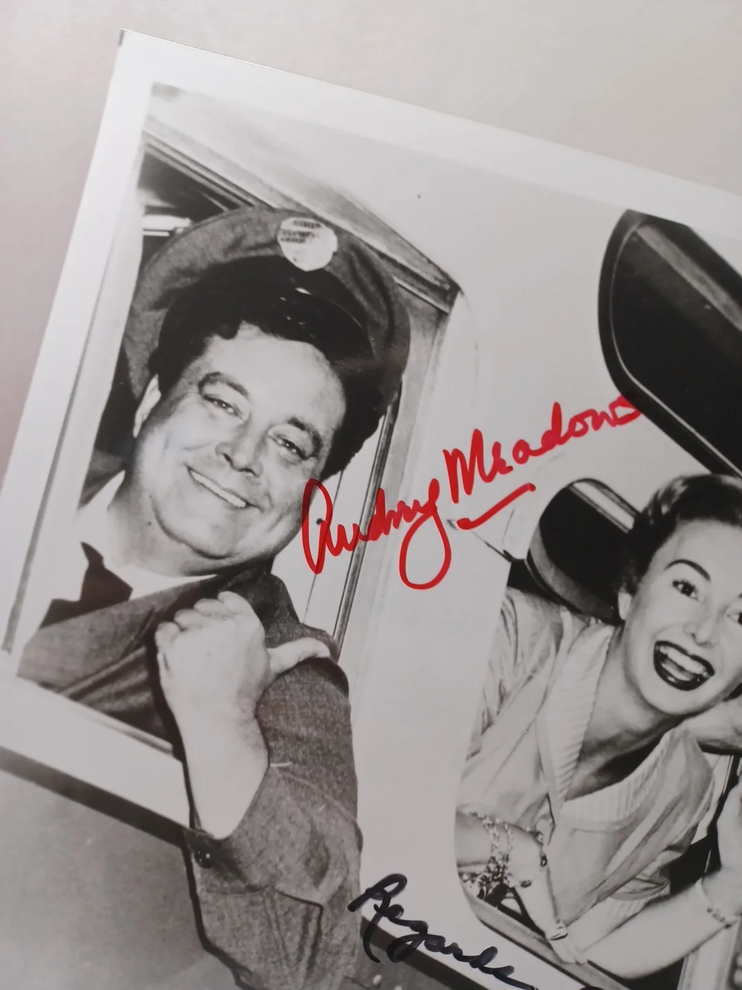 Art Carney Audrey Meadows Joyce Randolph — Art Carney Audrey Meadows Joyce Randolph Honeymooners Signed 8x10 Photo RRP 542, изображение 2