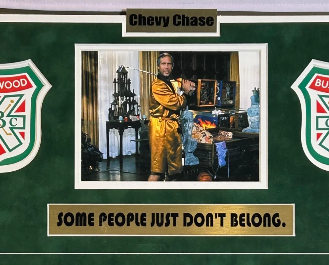 Chevy Chase Autographed Bushwood CC Flag in Deluxe Custom 27"x29" Frame JSA COA, изображение 2