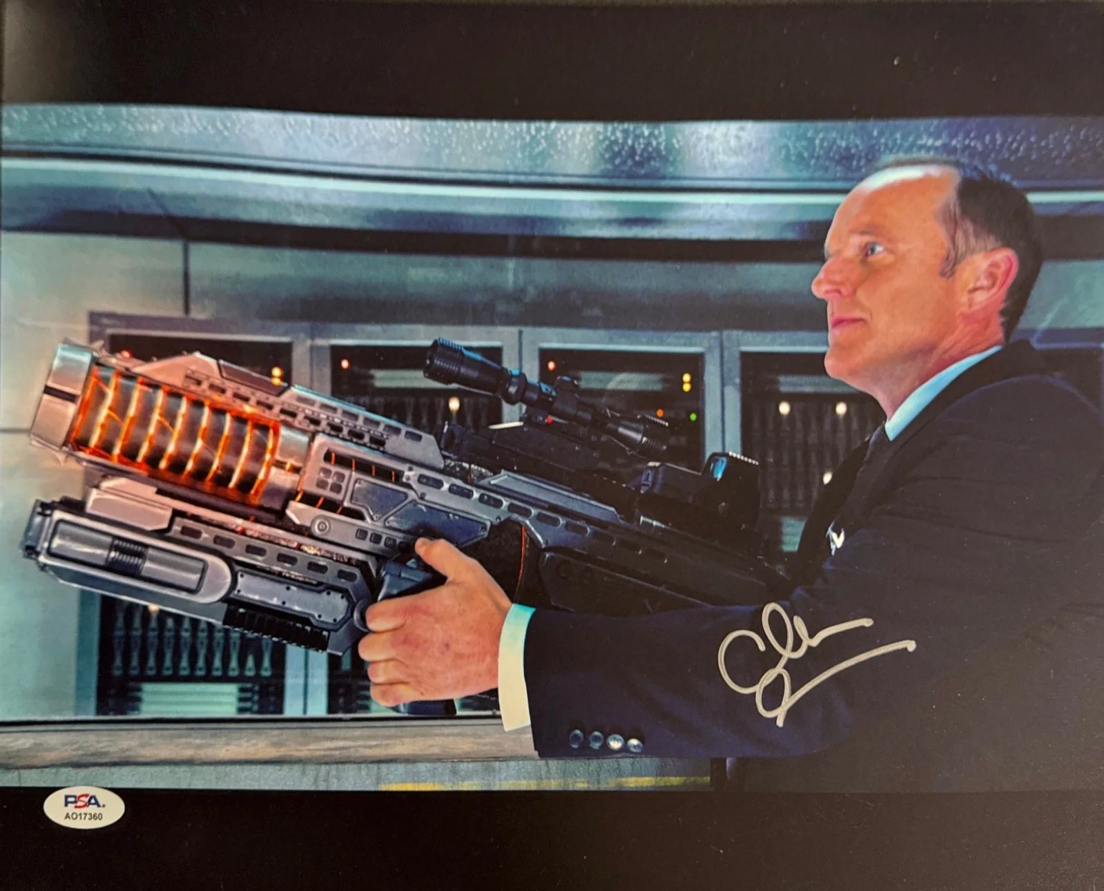 Clark Cregg — Clark Cregg Signed 11x14 The Avengers Photo PSA AO17360, изображение 2
