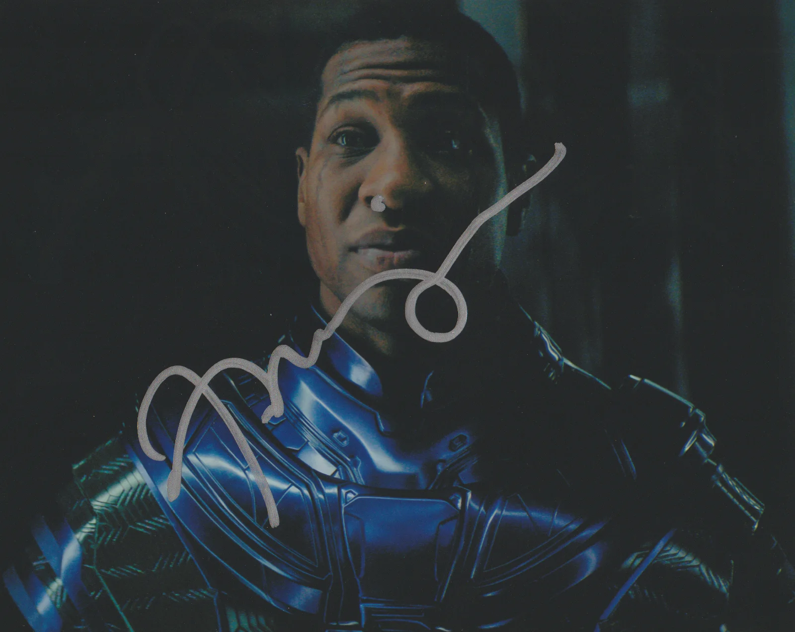JONATHAN MAJORS — JONATHAN MAJORS SIGNED 10X8 COLOR PHOTO ANTMAN QUANTUMANIA AUTOGRAPH MARVEL