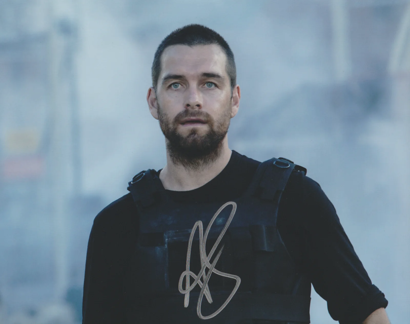 ANTONY STARR — ANTONY STARR BANSHEE SIGNED 10X8 COLOR PHOTO AUTOGRAPH LUCAS HOOD AMAZON TV