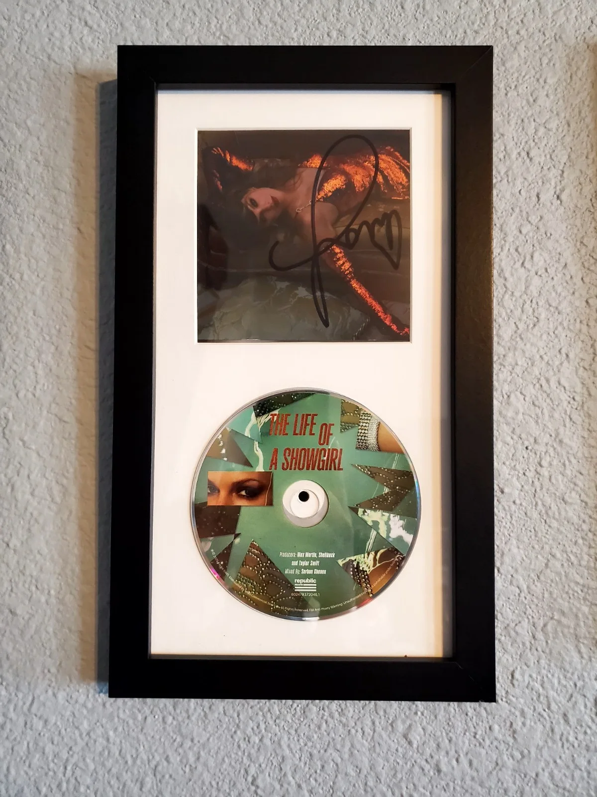 Taylor Swift The Life Of A Showgirl Signed Cd 2 Double Heart Cat Heart, изображение 2