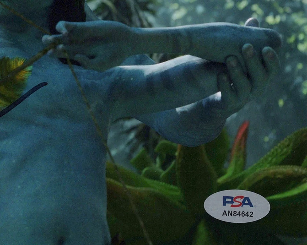SAM WORTHINGTON — Sam Worthington signed "AVATAR WAY OF WATER" 8x10 Photo JAKE SULLY Proof PSA COA, image 2