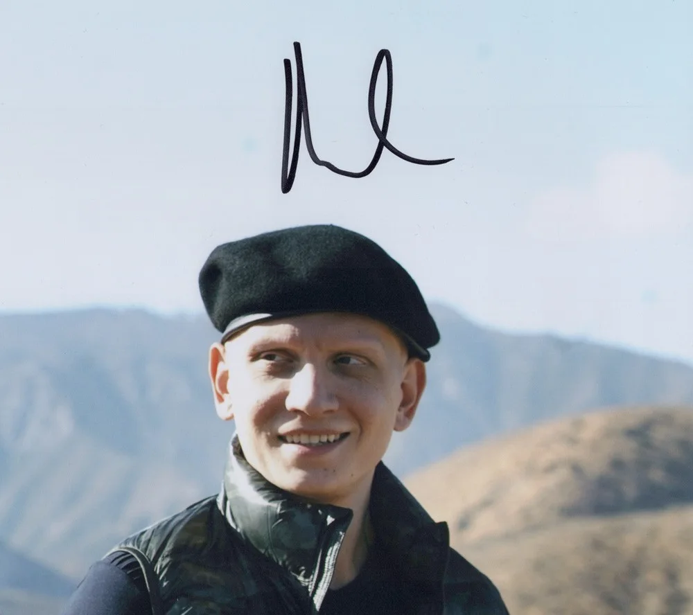 Anthony Carrigan — Anthony Carrigan signed "BARRY" 8x10 Photo AUTOGRAPHED a PROOF NoHo Hank COA, изображение 3
