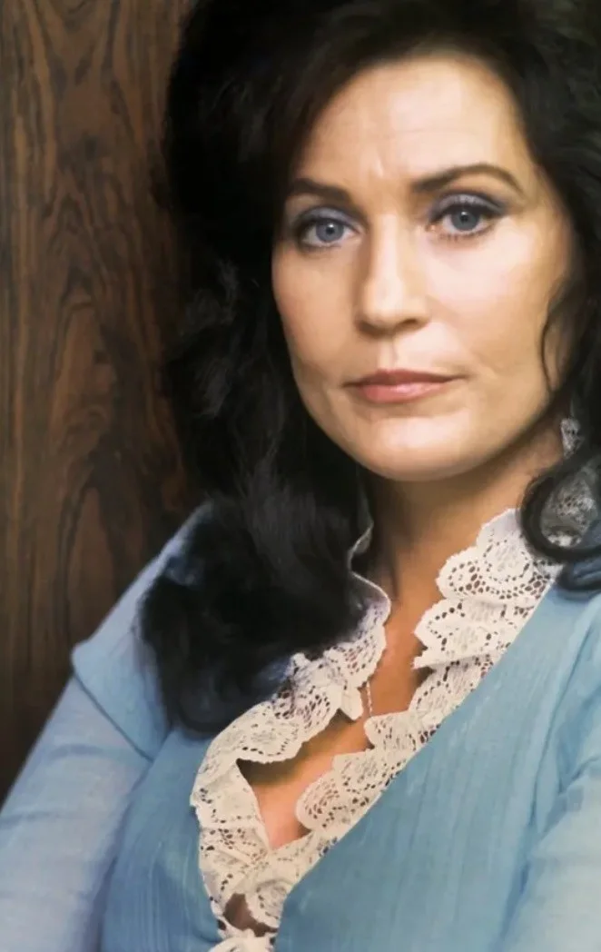 Honky Tony Girl The Loretta Lynn Collection . Authentic Signature, image 2