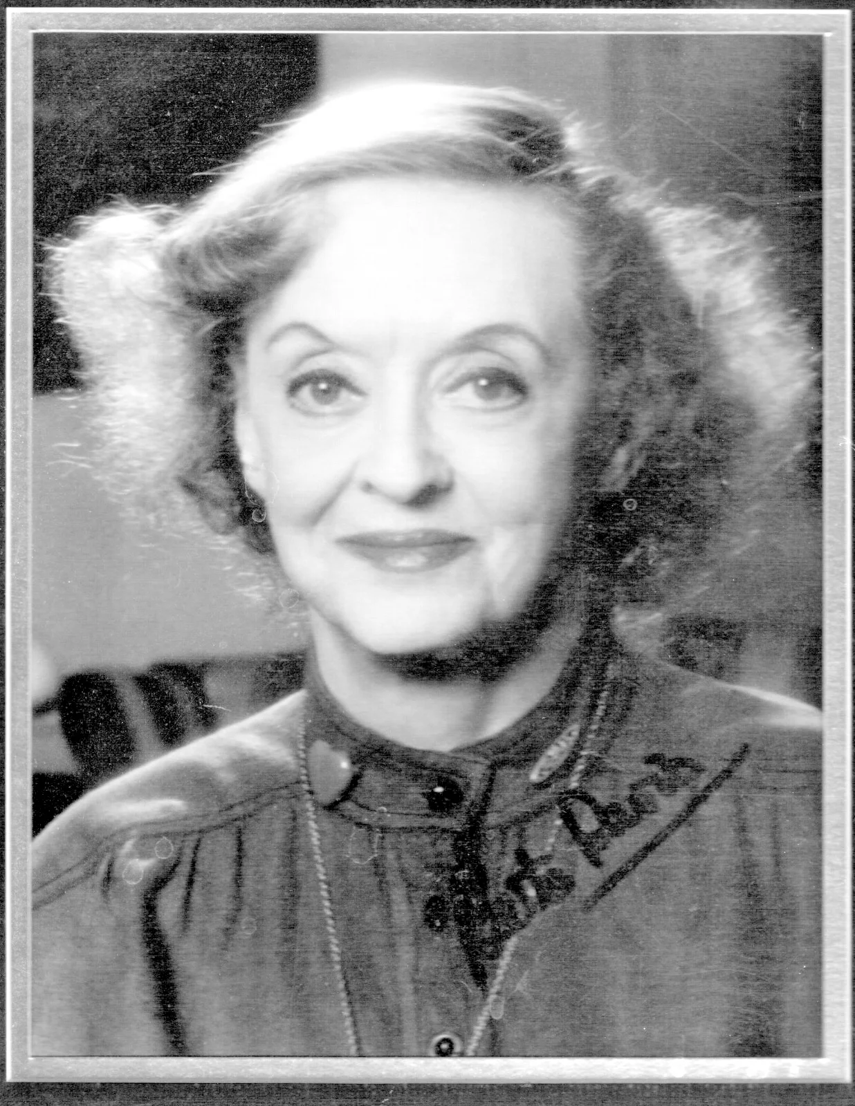 Bette Davis — Bette Davis Signed 8x10 Portrait Photo – Vintage Hollywood Autograph