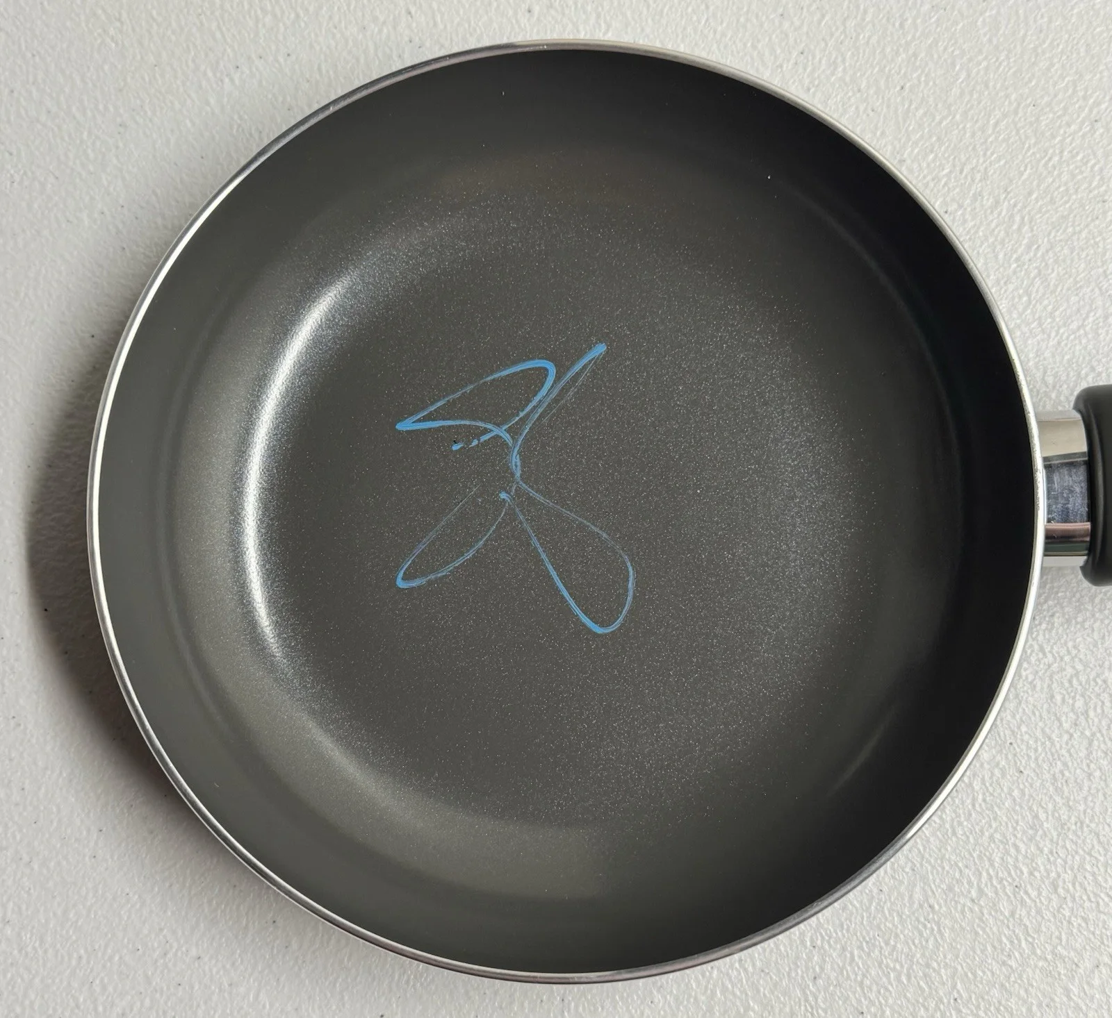 Gordon Ramsay — Gordon Ramsay Signed Autographed 8 Inch Egg Pan Chef JSA COA, image 2