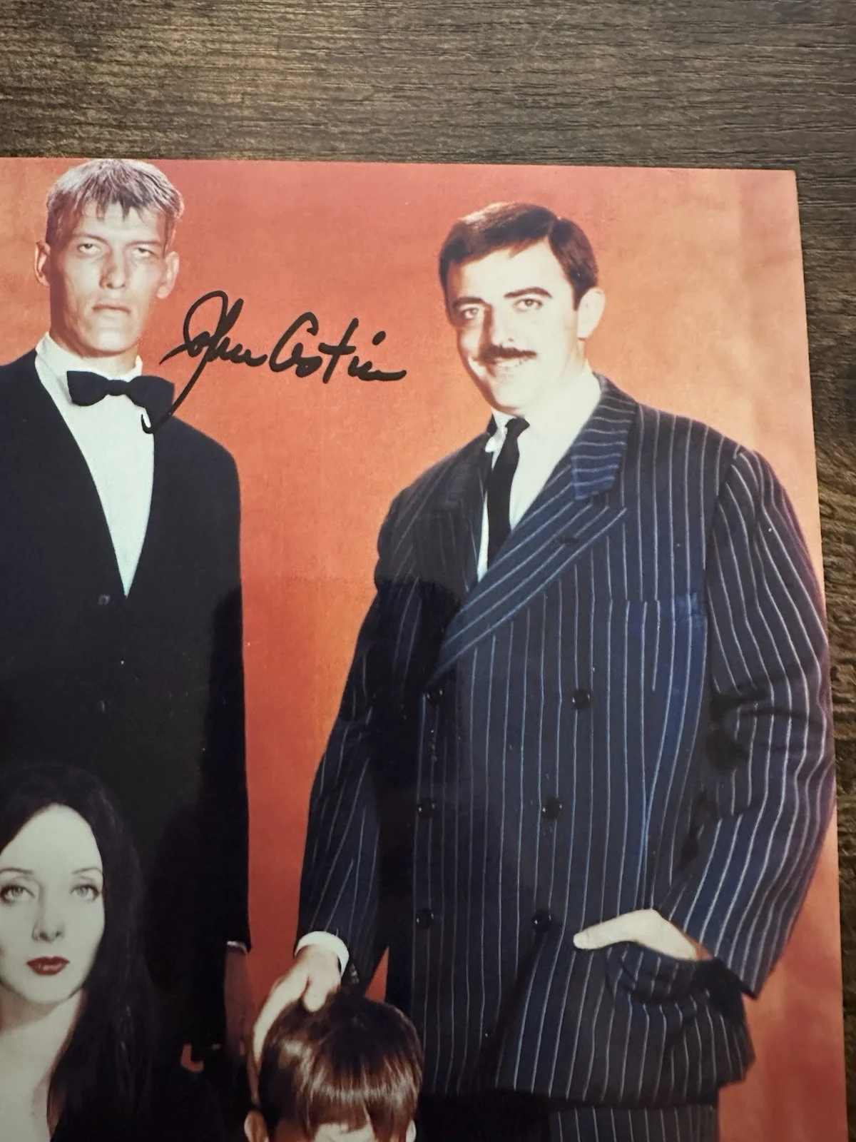 JOHN ASTIN — JOHN ASTIN as GOMEZ ADDAMS SIGNED 8X10 PHOTO "THE ADDAMS FAMILY" With MMC COA, изображение 2