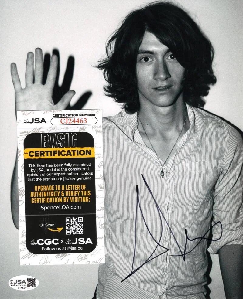 Alex Turner — Alex Turner Arctic Monkeys Signed Autograph 8x10 Photo - Humbug AM w/ JSA COA, изображение 2