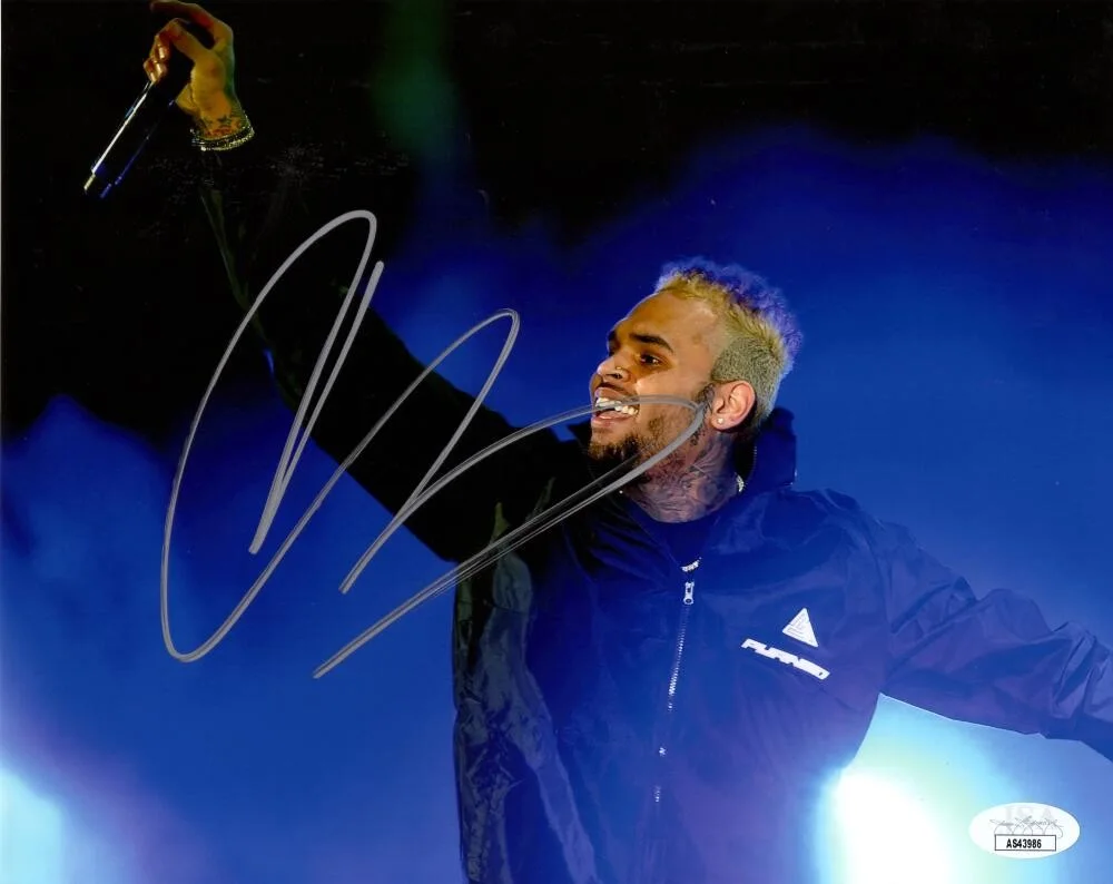 Chris Brown — Chris Brown Signed Autograph 8x10 Photo - Royalty Graffiti Fortune w/ JSA COA
