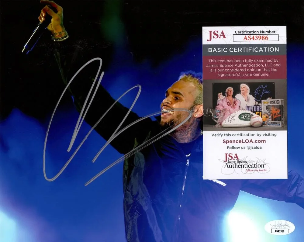 Chris Brown — Chris Brown Signed Autograph 8x10 Photo - Royalty Graffiti Fortune w/ JSA COA, изображение 2