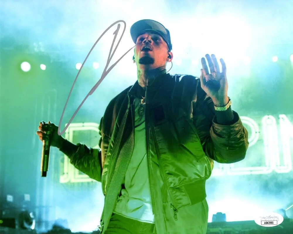 Chris Brown — Chris Brown Signed Autograph 8x10 Photo - Hip-Hop R&B Icon w/ JSA COA