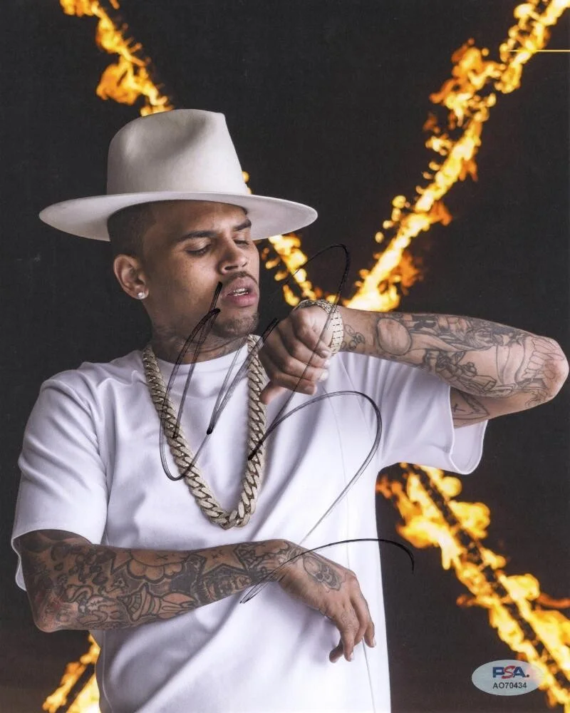 Chris Brown — Chris Brown Signed Autograph 8x10 Photo - Graffiti F.A.M.E. Fortune w/ PSA COA