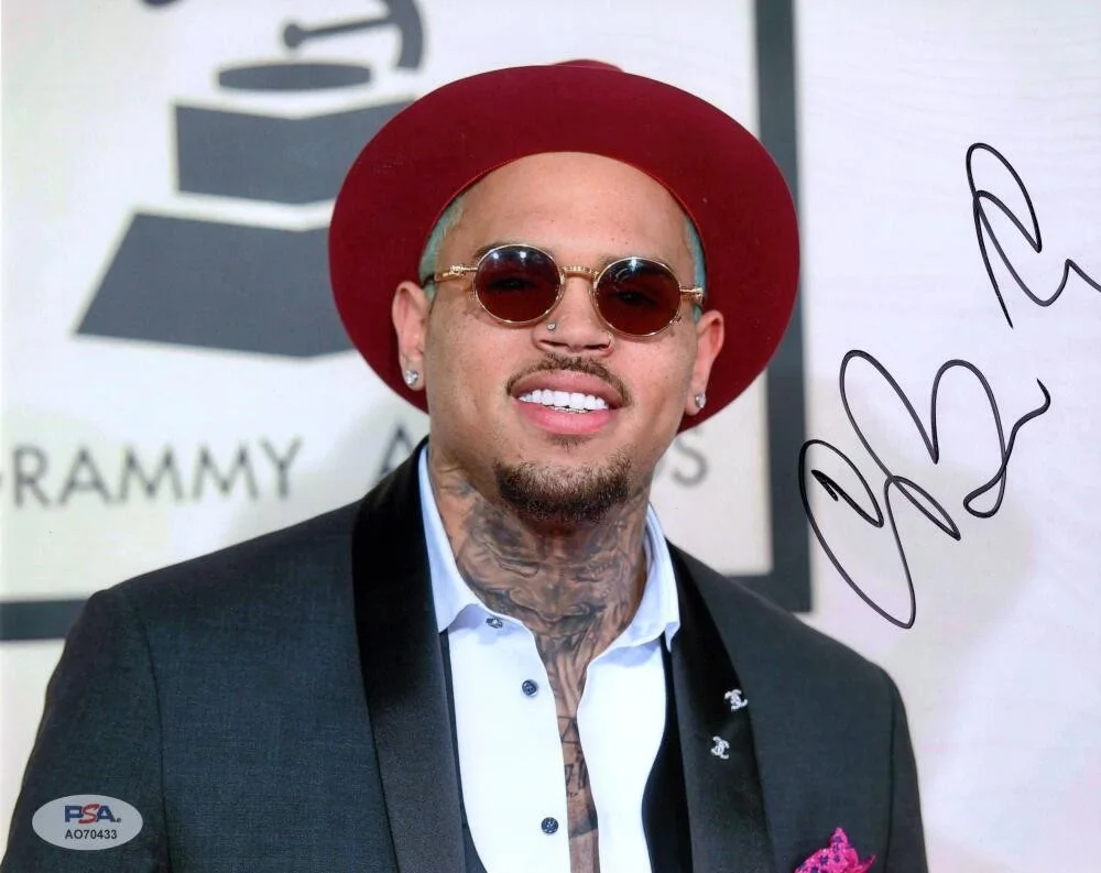 Chris Brown — Chris Brown Signed Autograph 8x10 Photo - Exclusive Graffiti FAME w/ PSA COA
