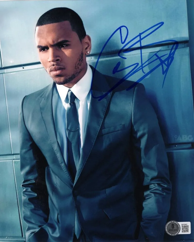 Chris Brown — Chris Brown Signed Autograph 8x10 Photo - Exclusive Graffiti FAME w/ Beckett COA