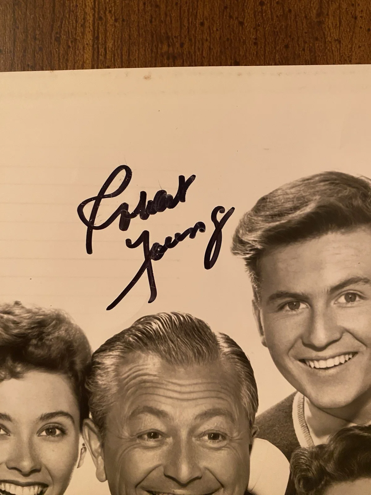 Robert Young — Robert Young Signed Autographed Father Knows Best Photo With COA, image 2