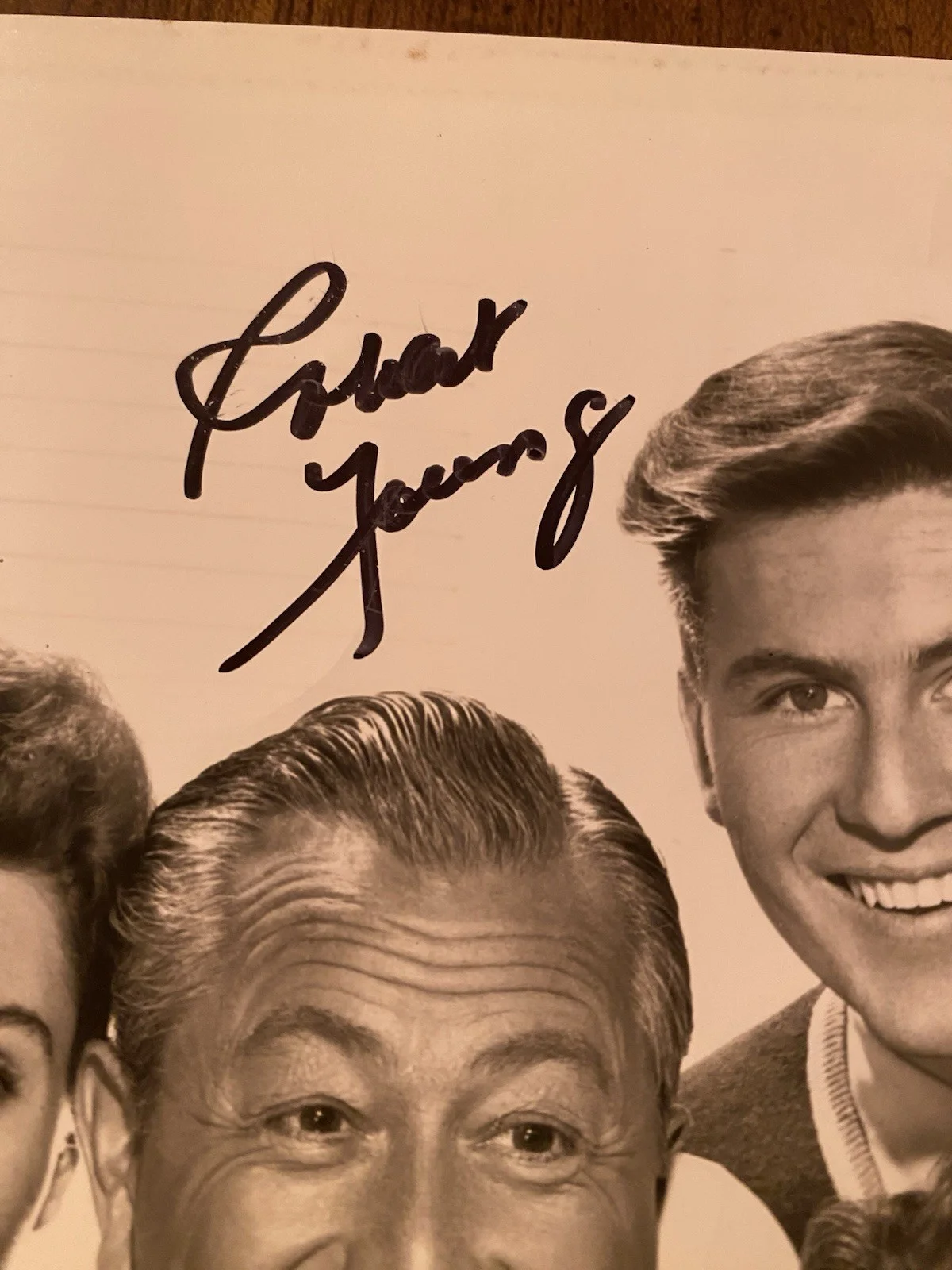 Robert Young — Robert Young Signed Autographed Father Knows Best Photo With COA, image 3