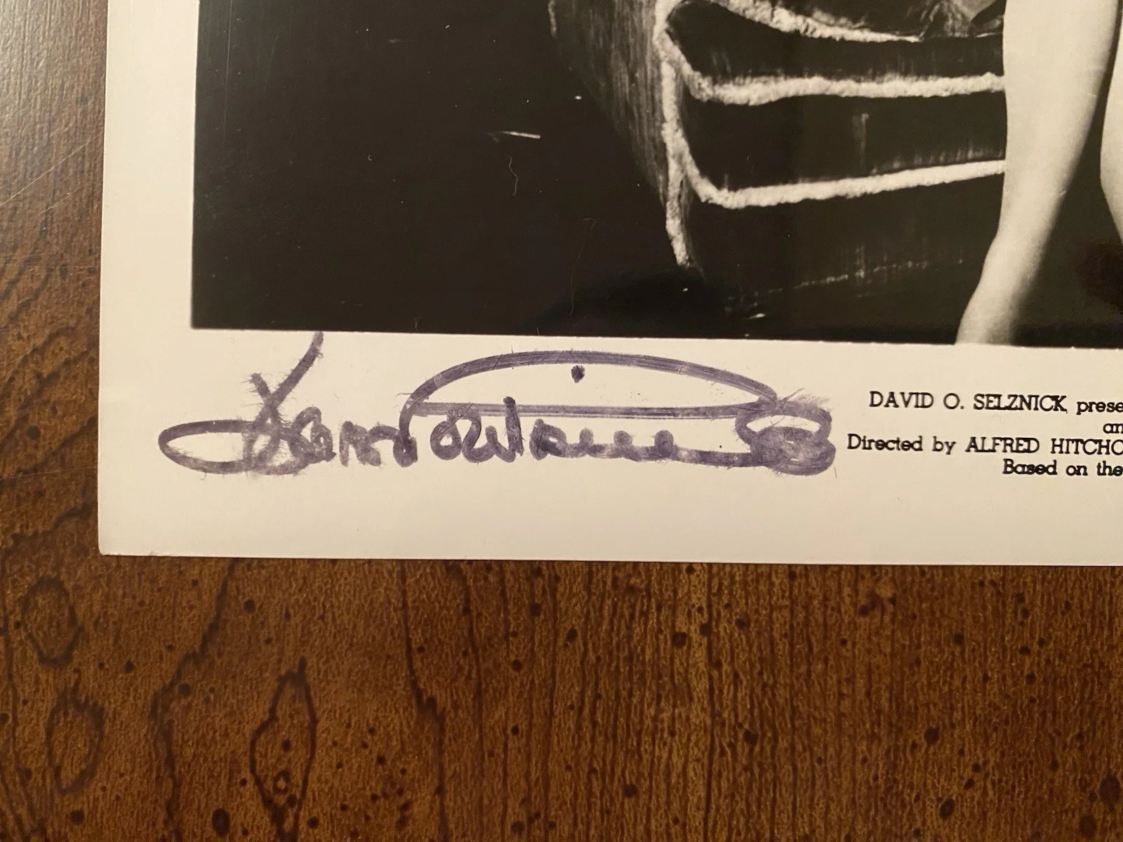 Joan Fontaine — Joan Fontaine Signed Autographed 10x8 Photo With COA Alfred Hitchcock’s Rebecca, изображение 2