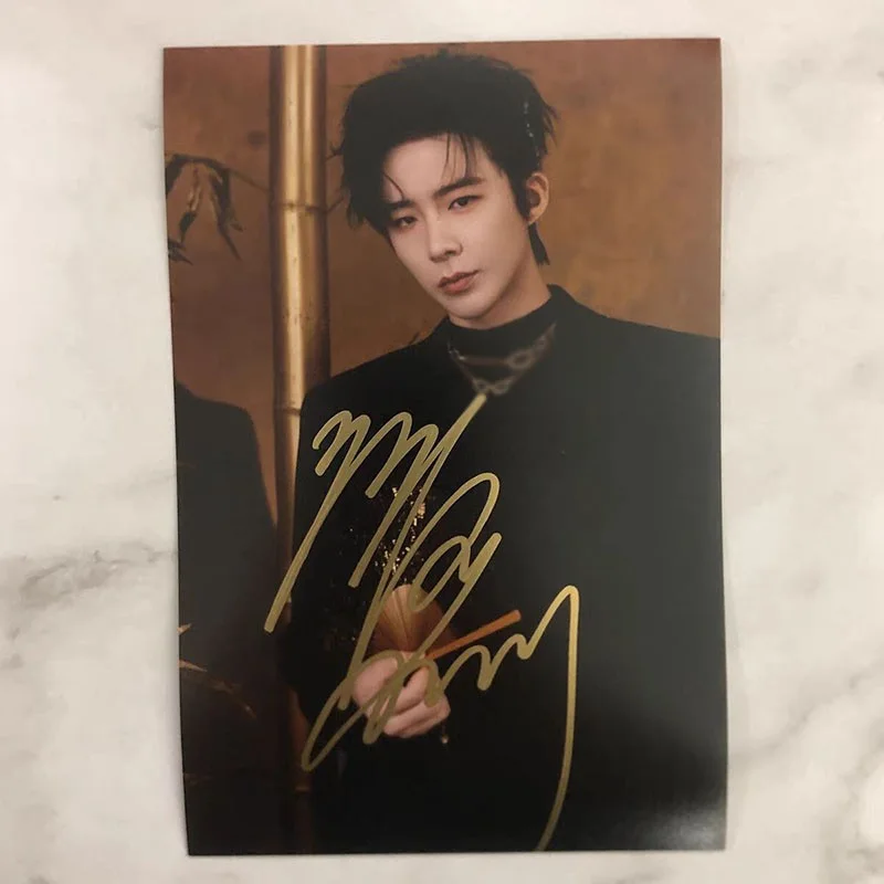 Liu Yuning Autographed Signed Photo 刘宇宁 Photo Cards, image 2