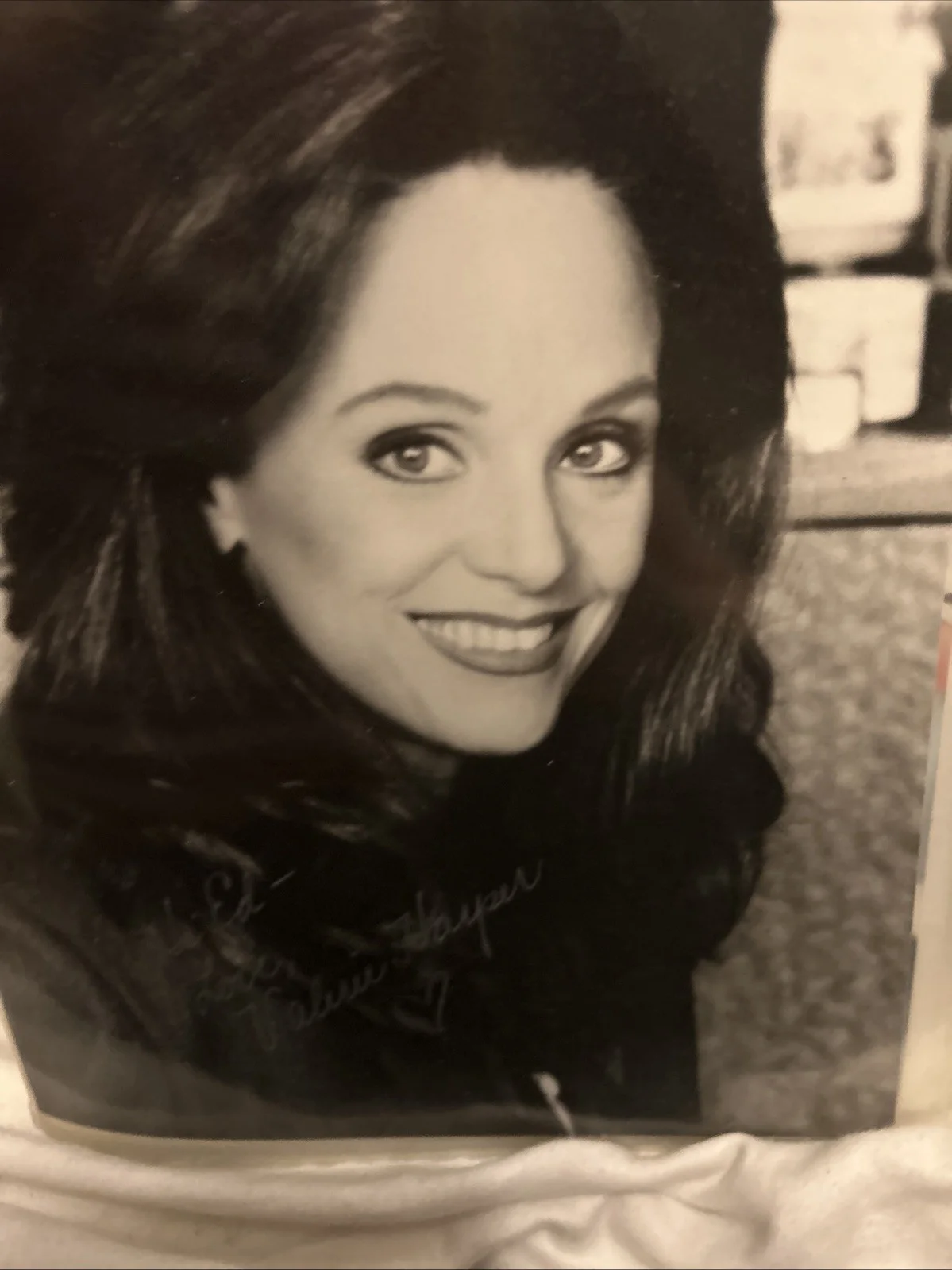 Valerie Harper — Valerie Harper Autographed 8 X 10 Black-And-White Photo, изображение 5