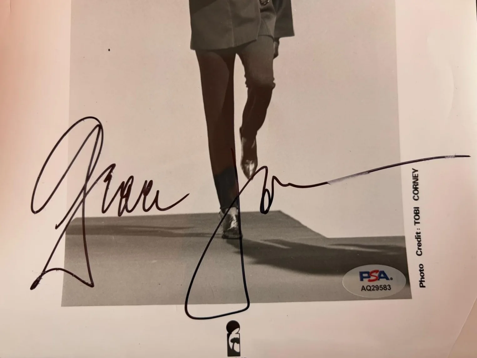 Grace Jones — GRACE JONES SIGNED AUTOGRAPHED 8X10 PHOTO SUPERMODEL SINGER ACTRESS VINTAGE PSA, изображение 2