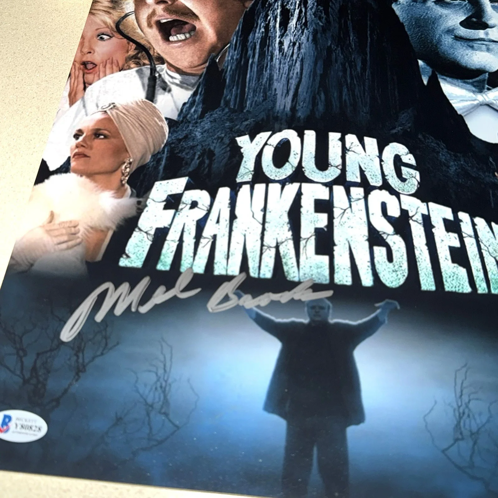 Mel Brooks — COMEDIAN MEL BROOKS signed autographed 12X18 YOUNG FRANKENSTEIN FILM BECKETT COA, изображение 2